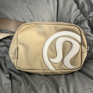 Lululemon everywhere belt bag